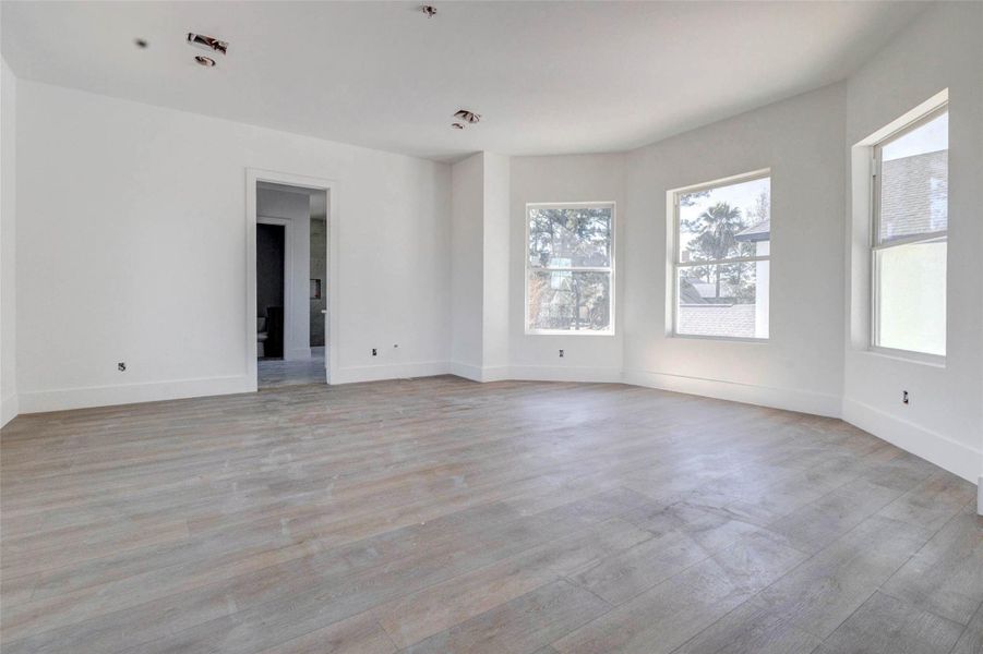 Spacious, unfurnished interior of a new home in , Spring (Image 5).