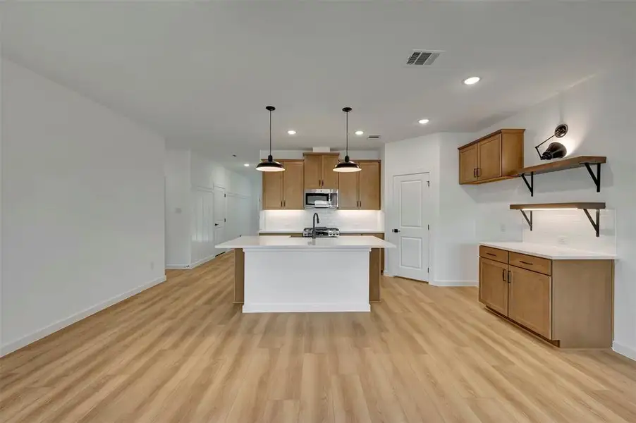 Furnished interior view inside a new home in Rolling Ridge, Van Alstyne (Image 5). Furnished interior view inside a new home in Rolling Ridge, Van Alstyne (Image 5).