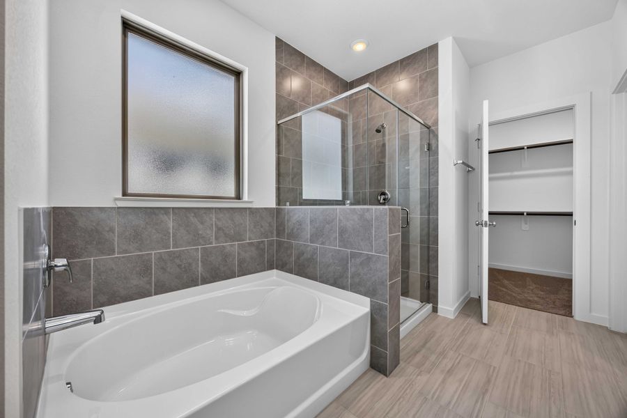 Furnished interior view inside a new home in La Segarra 40', Brookshire (Image 13).