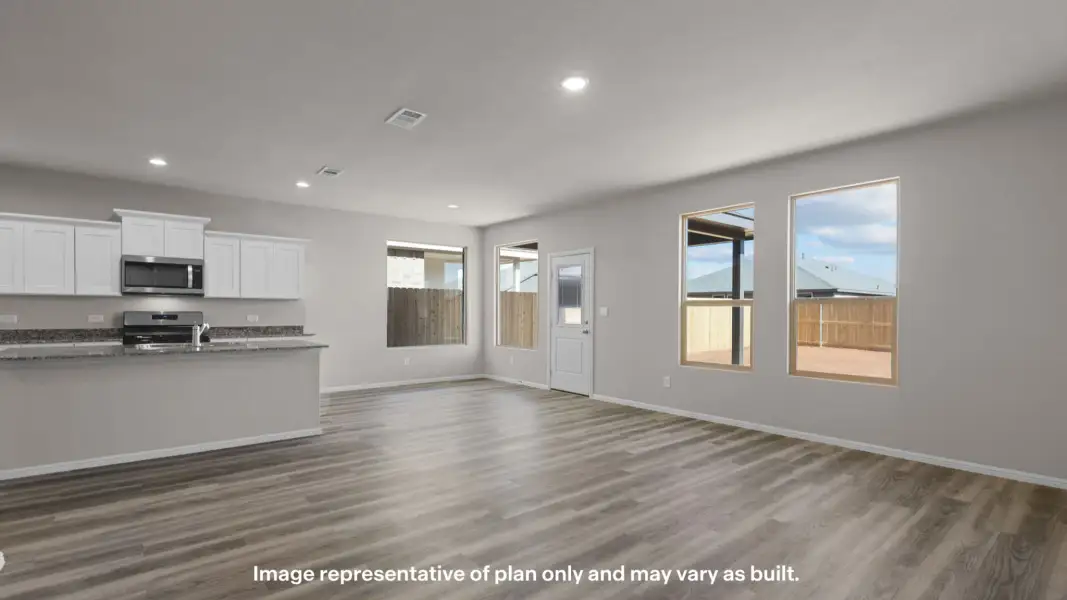 Spacious, unfurnished interior of a new home in Yukon Ridge, Odessa (Image 10).