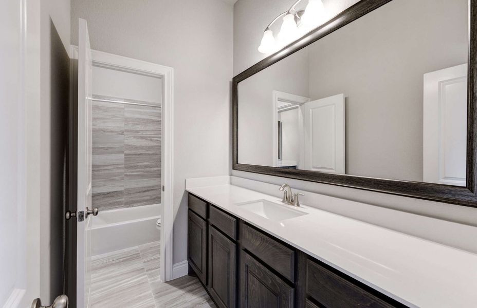 Representative furnished interior of a home built from the 2924 by Ravenna Homes in The Highlands 55′, Porter (Image 13). Representative furnished interior of a home built from the 2924 by Ravenna Homes in The Highlands 55′, Porter (Image 13).