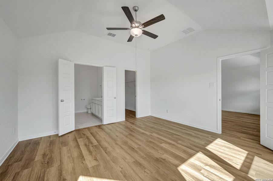 Spacious, unfurnished interior of a new home in Winding Brook, San Antonio (Image 37).