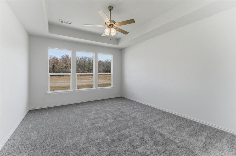 Spacious, unfurnished interior of a new home in Oak Grove Addition, Springtown (Image 13).