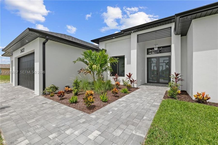 Exterior details and patio area of a home in , Cape Coral (Image 31).