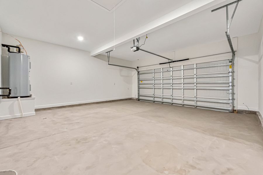 Spacious, unfurnished interior of a new home in Barton's Bend, Crestview (Image 28). Spacious, unfurnished interior of a new home in Barton's Bend, Crestview (Image 28).