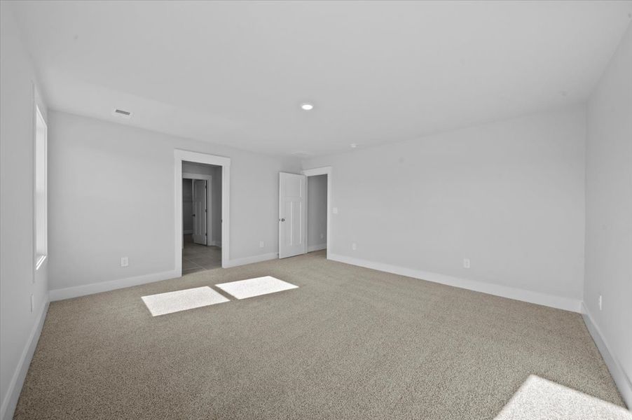 Spacious, unfurnished interior of a new home in Reserve at Arden Woods, Greenville (Image 20).