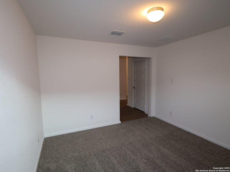 Spacious, unfurnished interior of a new home in Greenspoint Heights, Seguin (Image 31).