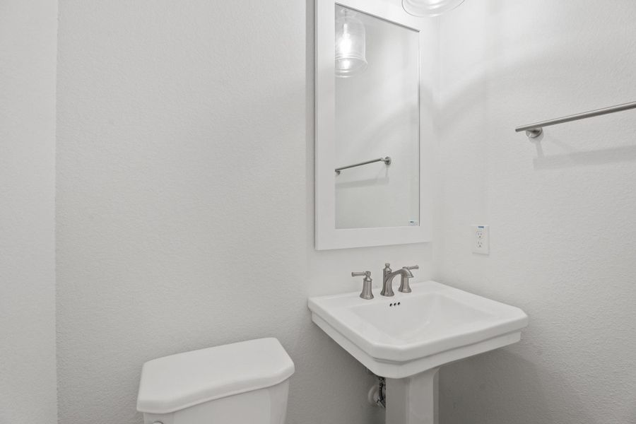 Half bath (*Photo not of actual home and used for illustration purposes only.) Half bath (*Photo not of actual home and used for illustration purposes only.)