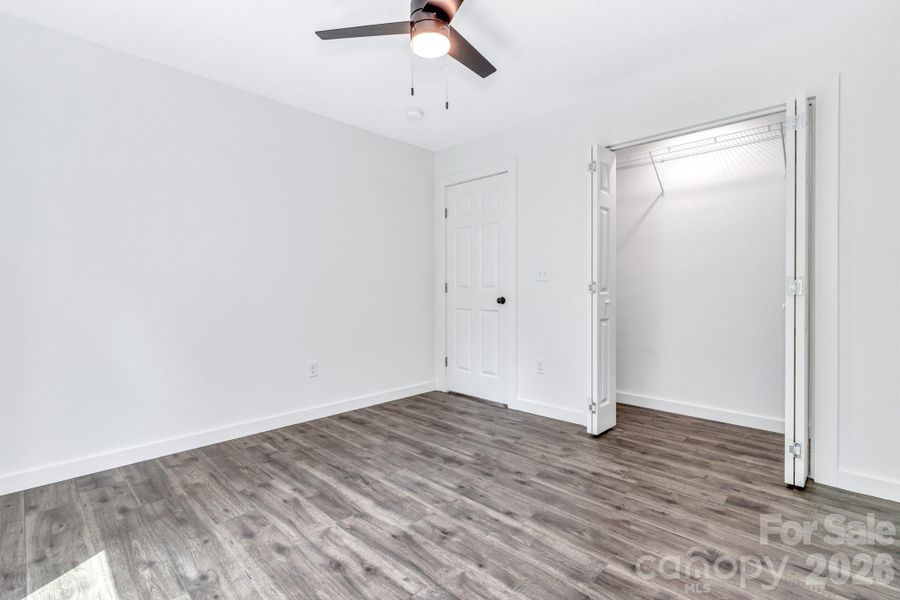 Spacious, unfurnished interior of a new home in , Marion (Image 33).