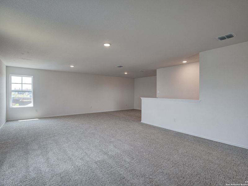 Spacious, unfurnished interior of a new home in Hannah Heights, Seguin (Image 30).