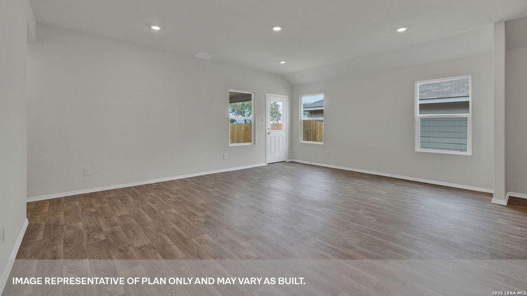 Spacious, unfurnished interior of a new home in Arroyo Ranch, Seguin (Image 13).