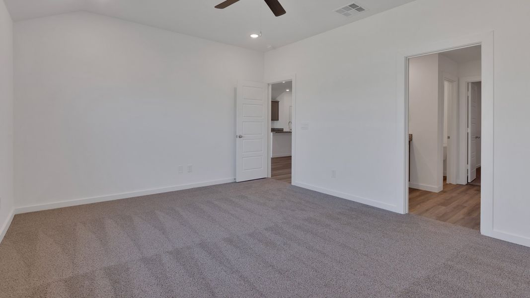 Spacious, unfurnished interior of a new home in Terra Vista, Lubbock (Image 19).