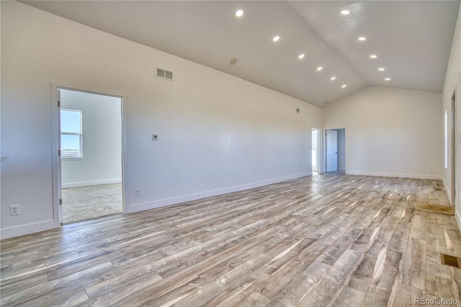 Spacious, unfurnished interior of a new home in , Hudson (Image 18).