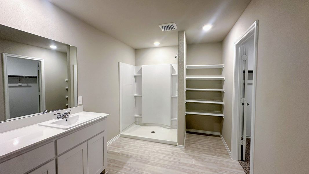 Furnished interior view inside a new home in Sunnycreek, Fort Worth (Image 6).