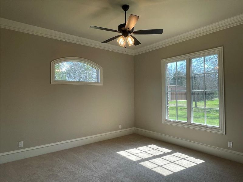 Spacious, unfurnished interior of a new home in , Sherman (Image 23).