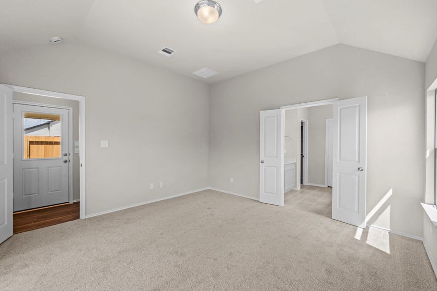 Spacious, unfurnished interior of a new home in Candela, Richmond (Image 17).