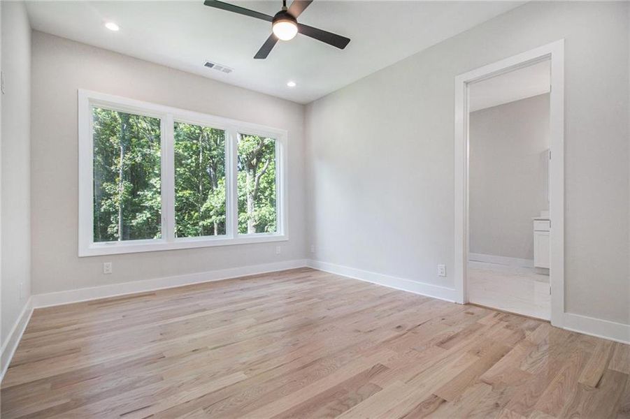 Spacious, unfurnished interior of a new home in , Alpharetta (Image 41).