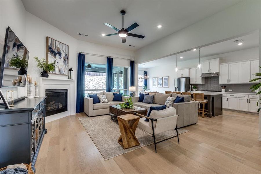 Furnished interior view inside a new home in Reunion 60s, Rhome (Image 19).