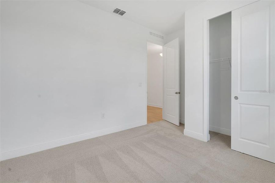 Spacious, unfurnished interior of a new home in Reserve at Hammock Oaks, Lady Lake (Image 11).