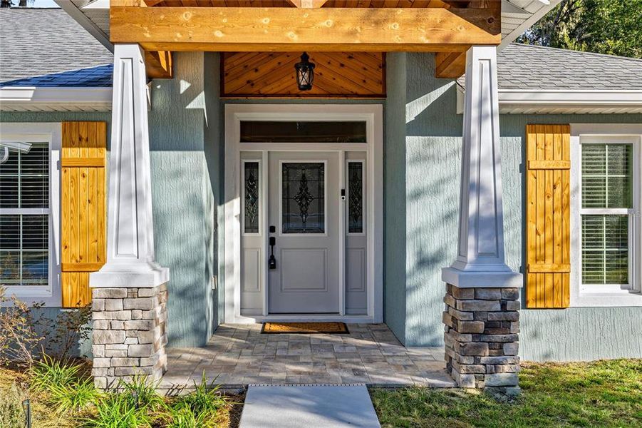 Exterior details and patio area of a home in , Dunnellon (Image 25).