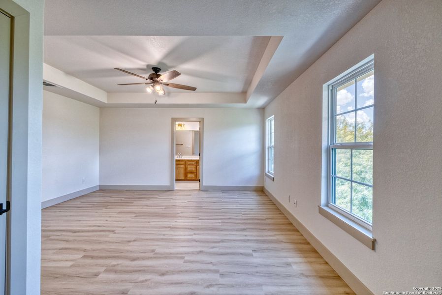 Spacious, unfurnished interior of a new home in , Uvalde (Image 26).