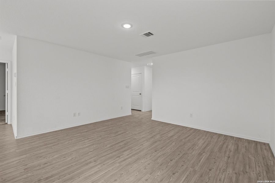 Spacious, unfurnished interior of a new home in Hidden Trails, Bulverde (Image 20).