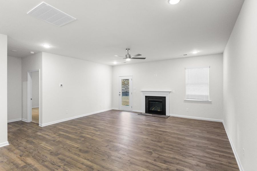 Spacious, unfurnished interior of a new home in Hitchcock Preserve, Aiken (Image 14).