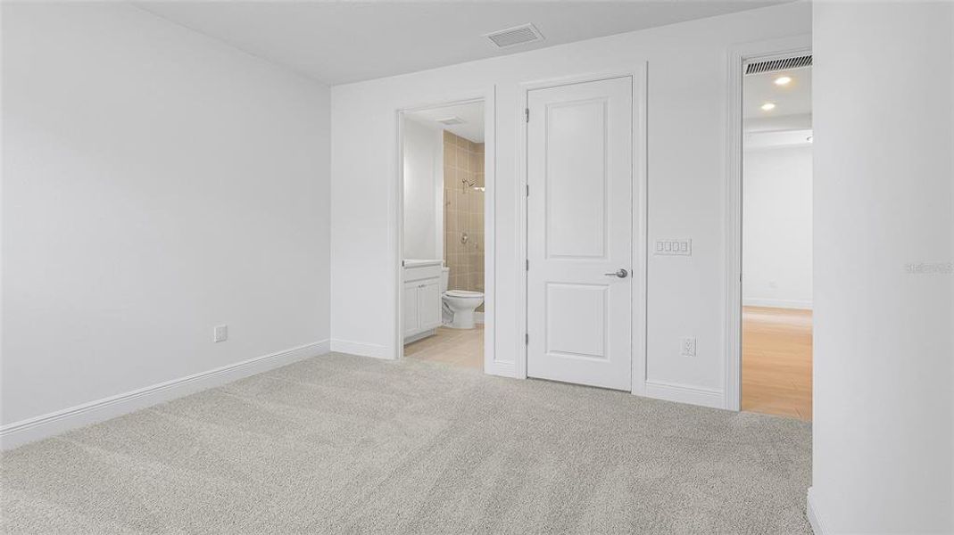 Spacious, unfurnished interior of a new home in Woodland Preserve, Parrish (Image 30).