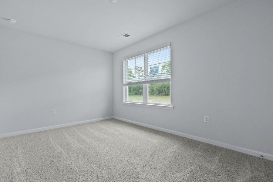 Spacious, unfurnished interior of a new home in Carolina Groves, Moncks Corner (Image 10).