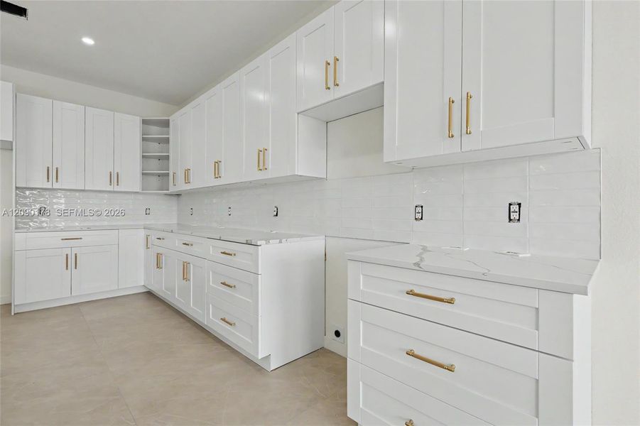 Furnished interior view inside a new home in , Oakland Park (Image 7).