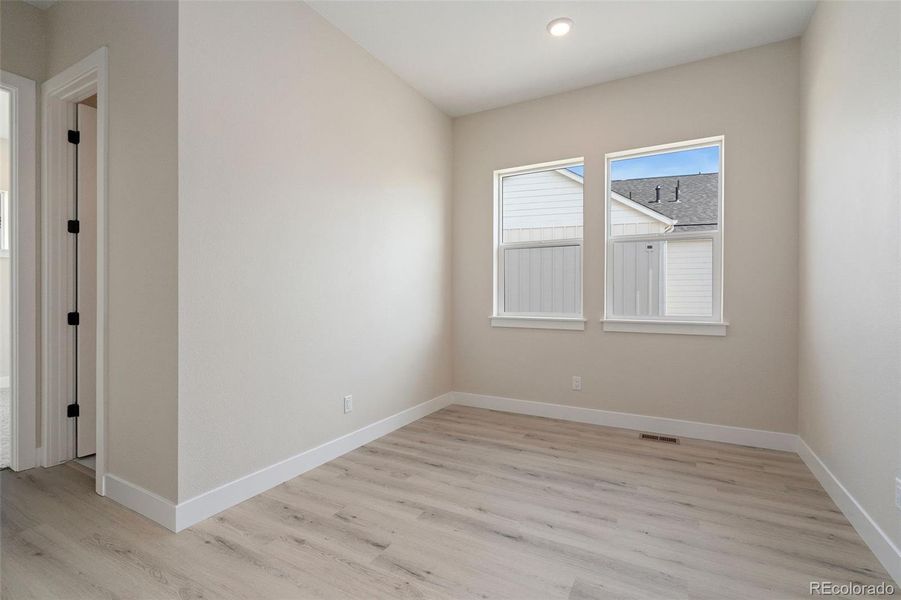 Spacious, unfurnished interior of a new home in Kitchel Lake at Serratoga Falls, Timnath (Image 16).