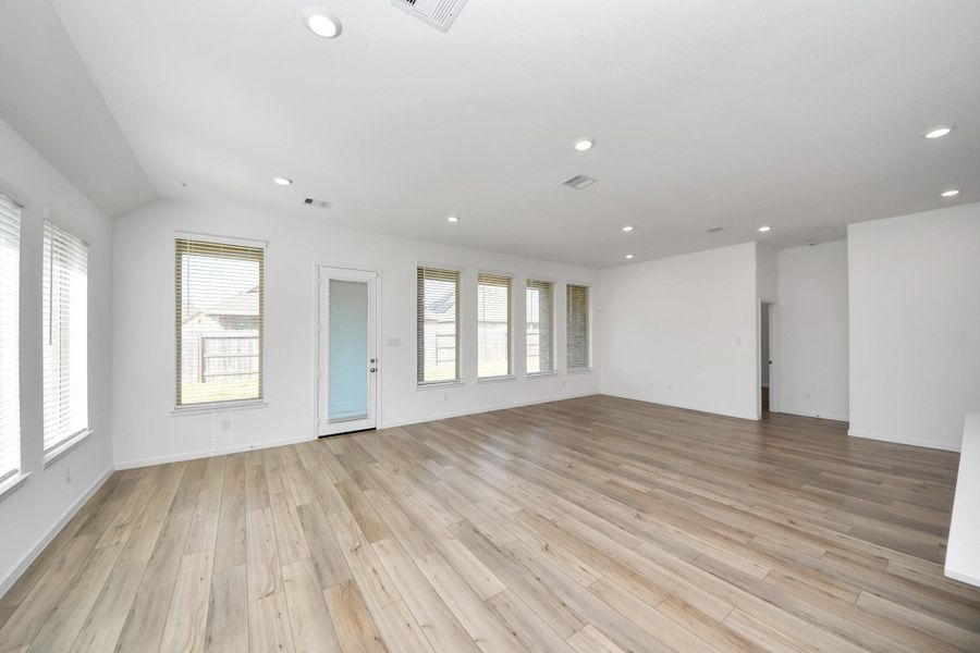 Spacious, unfurnished interior of a new home in Tavola: Fairway Collection, New Caney (Image 12).