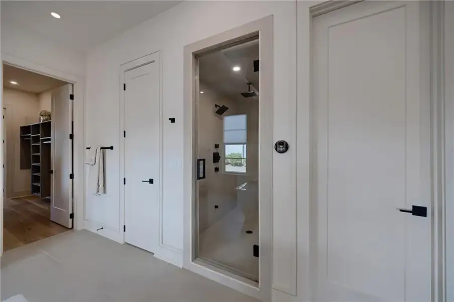 Spacious, unfurnished interior of a new home in , Sandy Springs (Image 74).