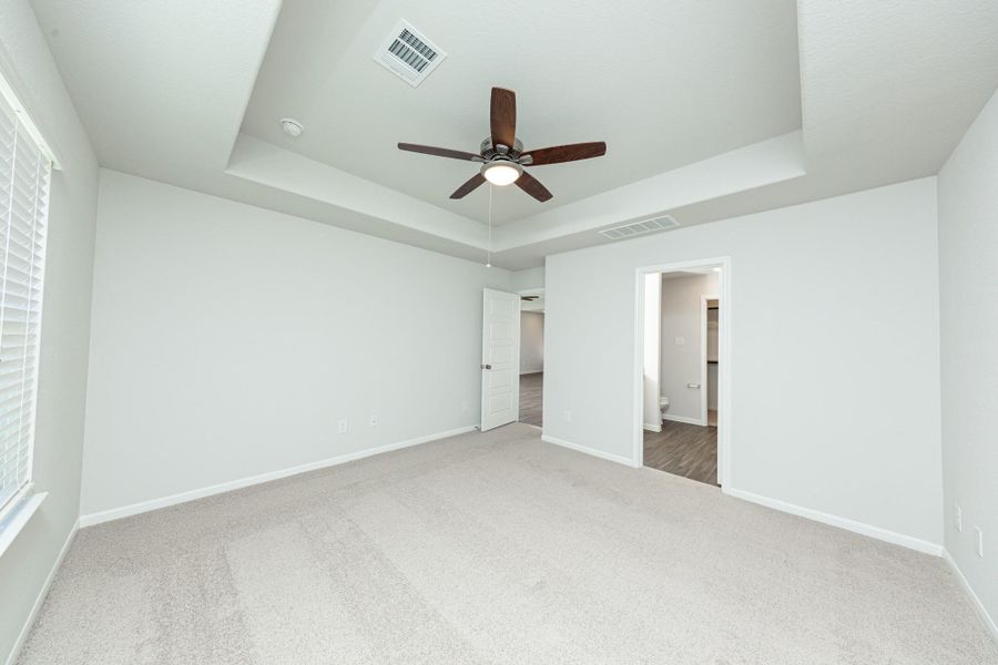 Spacious, unfurnished interior of a new home in Bammel Oaks, Houston (Image 12).