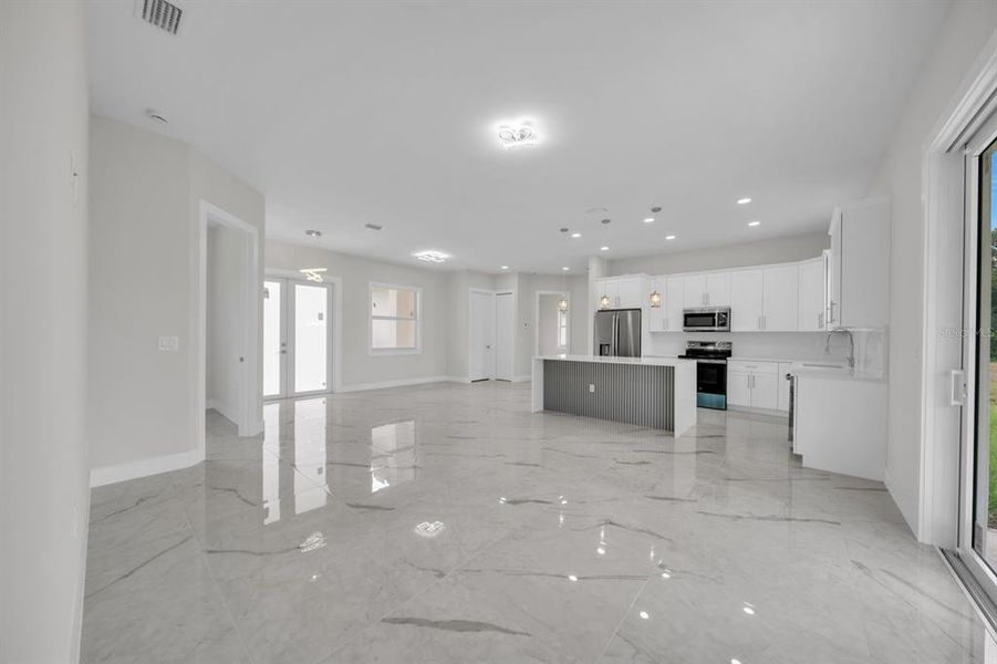 Spacious, unfurnished interior of a new home in , Lehigh Acres (Image 14).