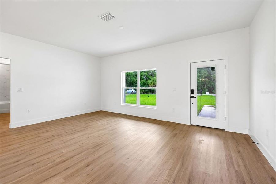 Spacious, unfurnished interior of a new home in , Ocklawaha (Image 15).