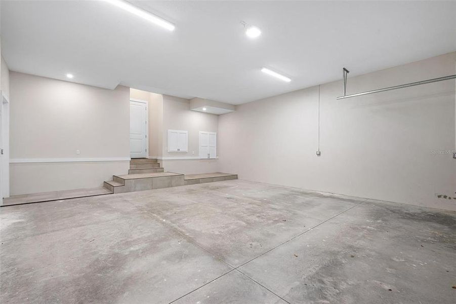 Spacious, unfurnished interior of a new home in , Sarasota (Image 66).