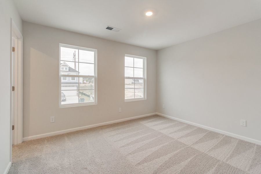 Spacious, unfurnished interior of a new home in Ellington, Elgin (Image 36).