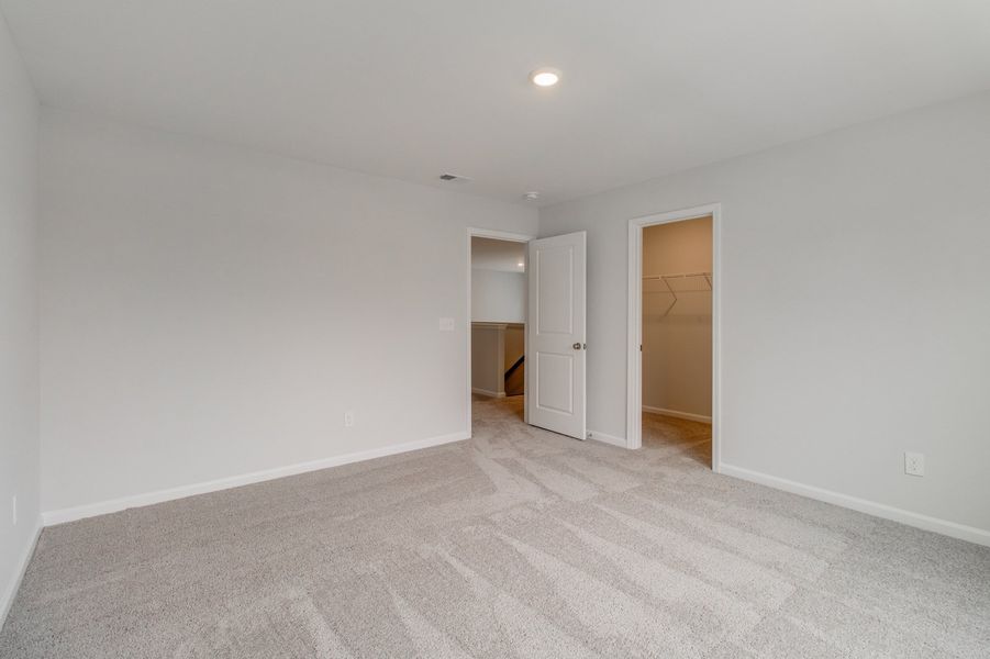 Spacious, unfurnished interior of a new home in Ellington, Elgin (Image 45).