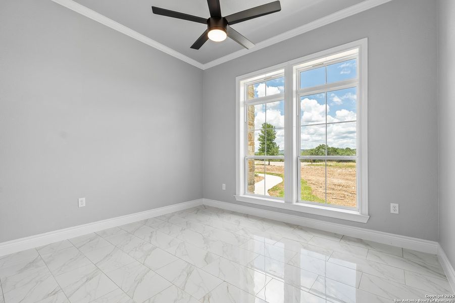 Spacious, unfurnished interior of a new home in , Bandera (Image 25).