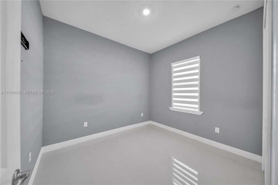Spacious, unfurnished interior of a new home in , Lehigh Acres (Image 28).