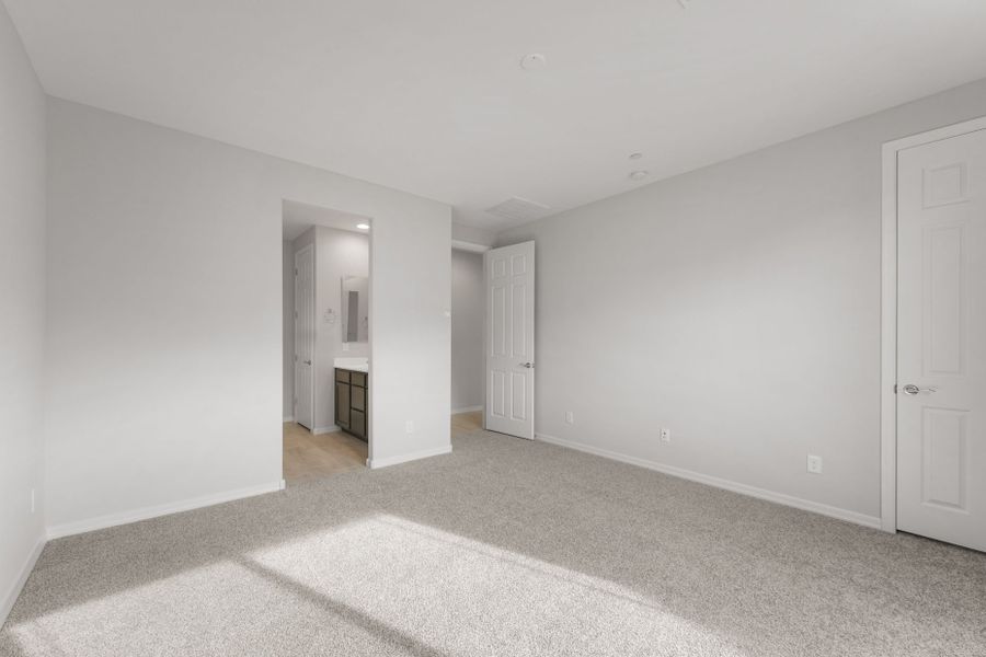 Spacious, unfurnished interior of a new home in Foothills at Northpointe, Peoria (Image 14).