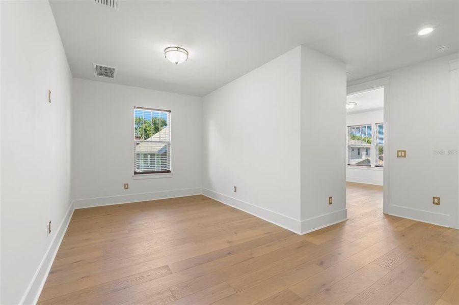 Spacious, unfurnished interior of a new home in , St. Petersburg (Image 51).