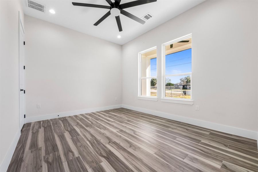 Spacious, unfurnished interior of a new home in , Baytown (Image 38).