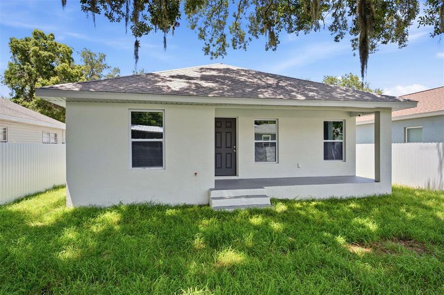 Exterior details and patio area of a home in , Plant City (Image 26).