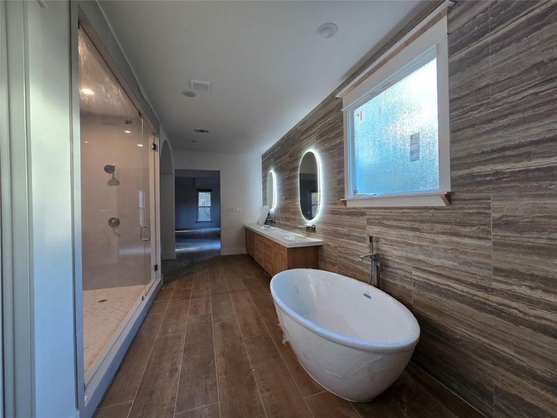 Quick view of the primary bathroom