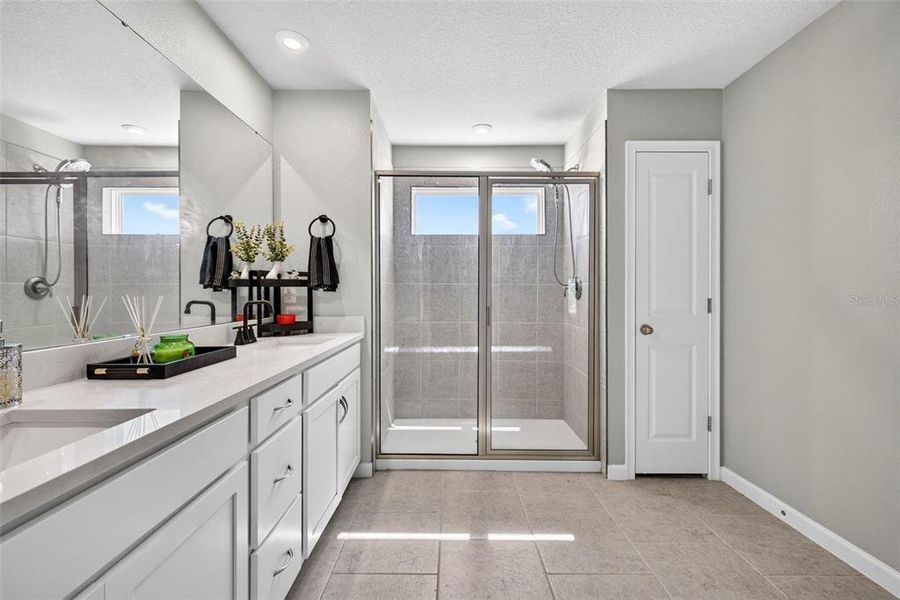 Furnished interior view inside a new home in , Lutz (Image 39).