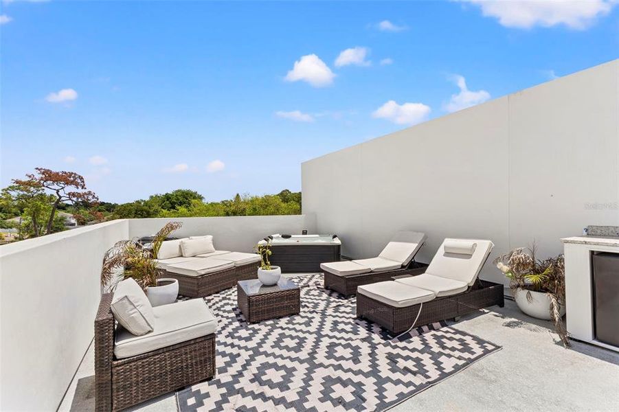 Exterior details and patio area of a home in , Pinellas Park (Image 21).