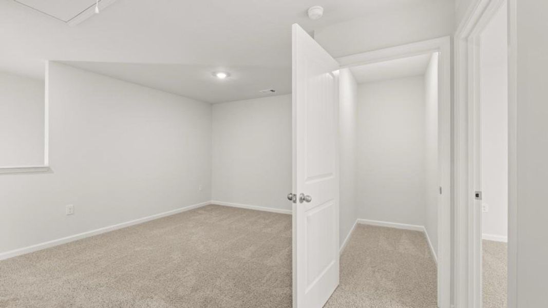 Spacious, unfurnished interior of a new home in Falcon Landing, Gainesville (Image 16).