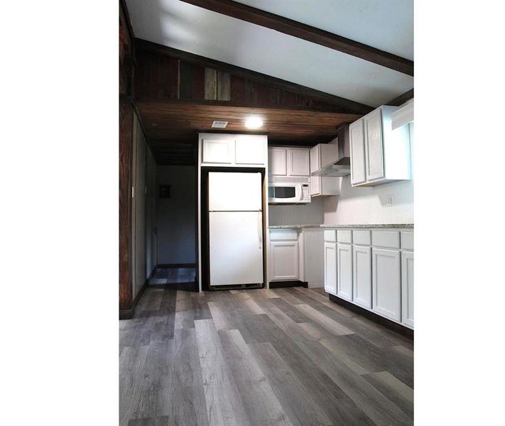 Spacious, unfurnished interior of a new home in , Whitney (Image 4).